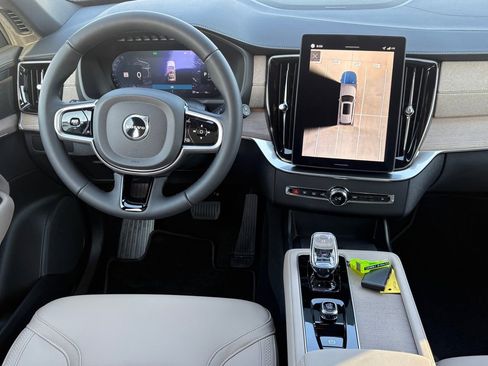 New 2026 Volvo XC90 B6 Plus w/ Protection Package Premier image 12