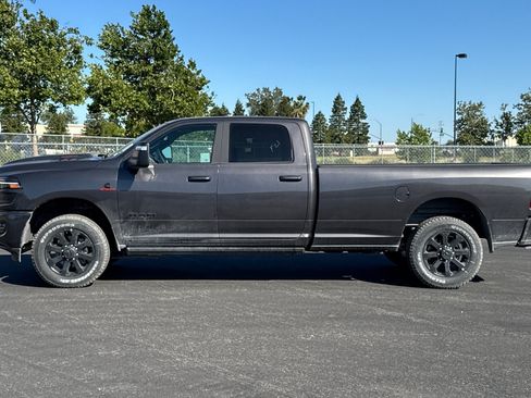 New 2026 RAM 2500 Laramie AWD/4WD image 6