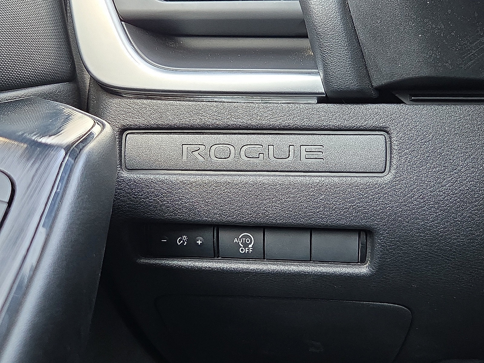 Used 2024 Nissan Rogue S FWD image 21