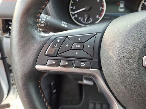 Used 2025 Nissan Sentra SR w/ SR Premium Package image 22