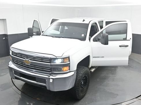 Used 2015 Chevrolet Silverado 2500 LT AWD/4WD image 46