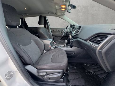 Used 2020 Jeep Cherokee Latitude FWD image 24