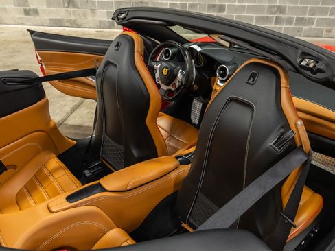 Used 2015 Ferrari California T RWD image 65