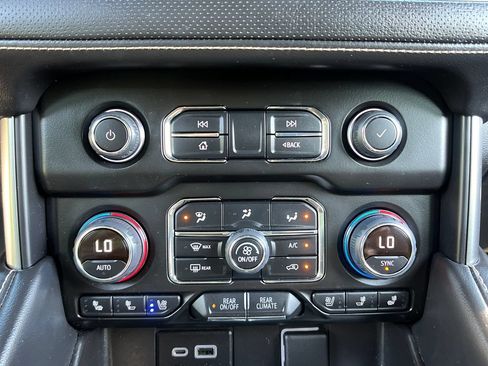 Used 2021 Chevrolet Tahoe Premier AWD/4WD image 17