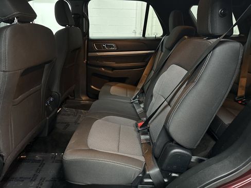 Used 2018 Ford Explorer XLT image 21
