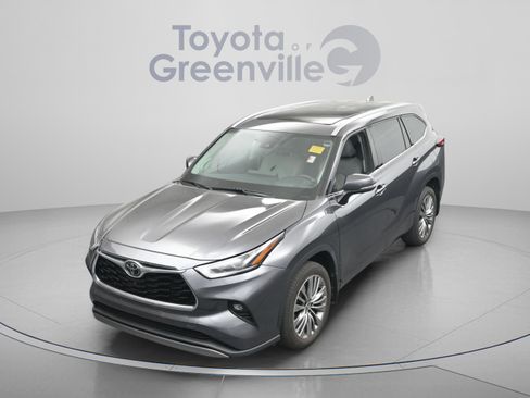 Used 2022 Toyota Highlander Platinum FWD image 25