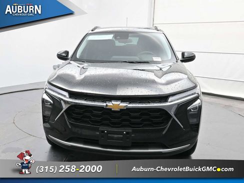 New 2026 Chevrolet Trax LT image 2