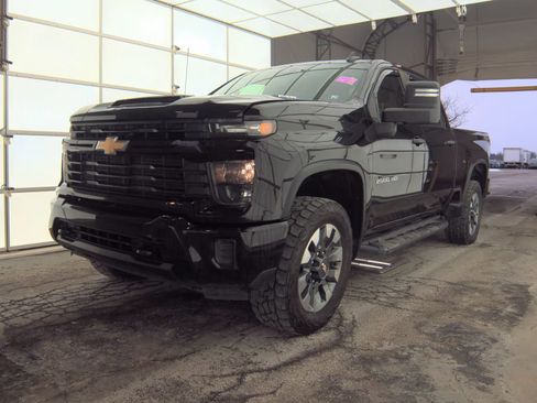 Used 2024 Chevrolet Silverado 2500 Custom w/ Custom Convenience Package image 1