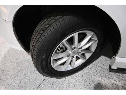 Used 2019 Dodge Grand Caravan SXT image 11