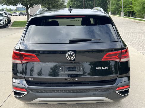 Certified 2023 Volkswagen Taos SE w/ Panoramic Sunroof Package FWD image 9