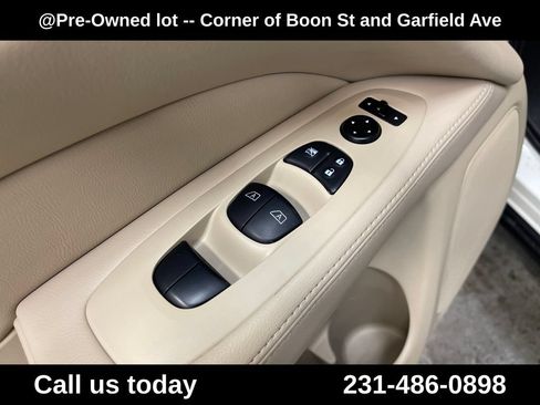 Used 2016 Nissan Pathfinder SL w/ SL Tech Package AWD/4WD image 16