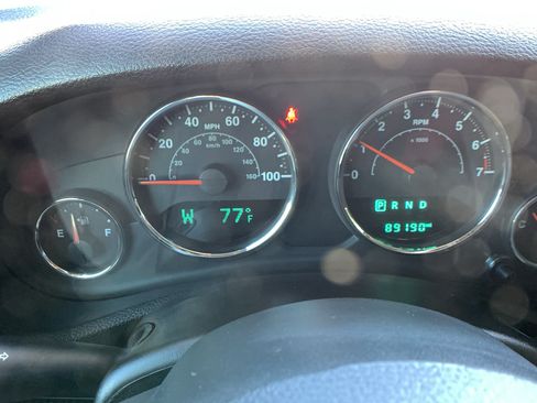 Used 2015 Jeep Wrangler Unlimited Sahara w/ Connectivity Group AWD/4WD image 12