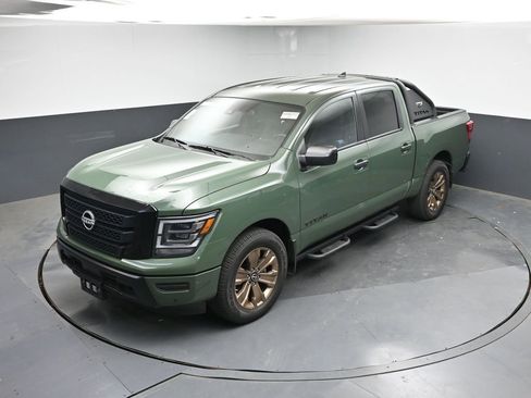 Used 2024 Nissan Titan SV w/ SV Bronze Edition Package image 18