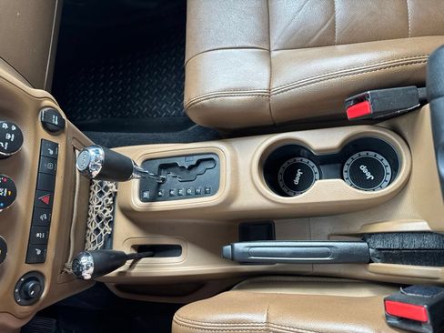 Used 2011 Jeep Wrangler Rubicon w/ PWR Convenience Group AWD/4WD image 32