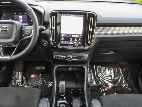 Used 2025 Volvo XC40 B5 Plus AWD/4WD image 14