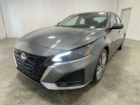 Used 2025 Nissan Altima 2.5 SL FWD image 6