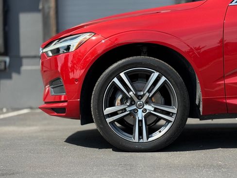 Used 2019 Volvo XC60 T5 Momentum w/ Premium Package AWD/4WD image 14