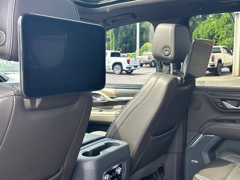 Used 2024 GMC Yukon XL Denali w/ Advanced Technology Package AWD/4WD image 23