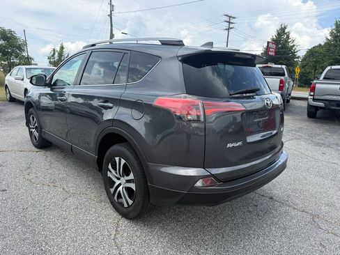 Used 2018 Toyota RAV4 LE FWD image 5