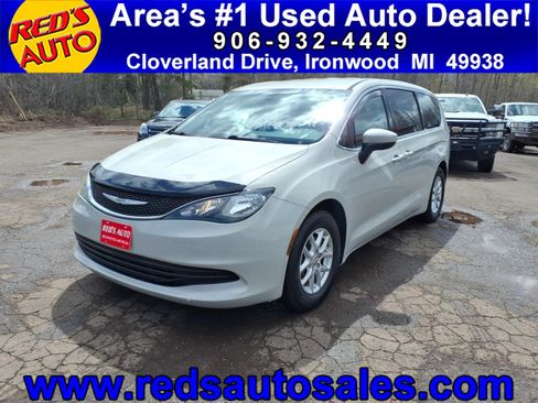 Used 2017 Chrysler Pacifica Touring FWD image 1