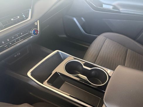 Used 2025 Chevrolet Equinox LT image 41