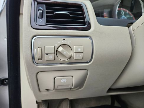 Used 2016 Volvo XC70 T5 Platinum w/ Protection Package image 22