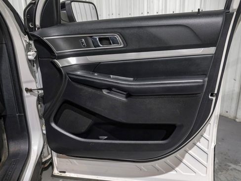Used 2017 Ford Explorer XLT w/ Equipment Group 202A image 44