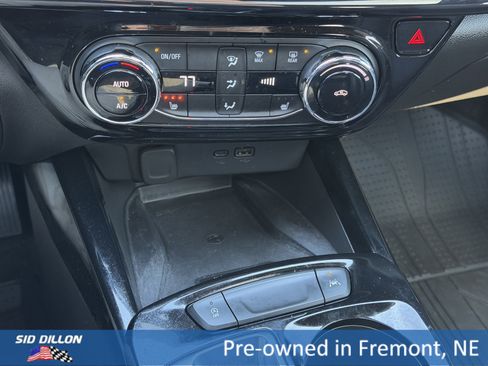 Used 2025 Chevrolet Trax RS w/ Sunroof Package image 10