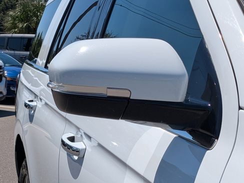 Used 2022 Ford Expedition Limited image 11