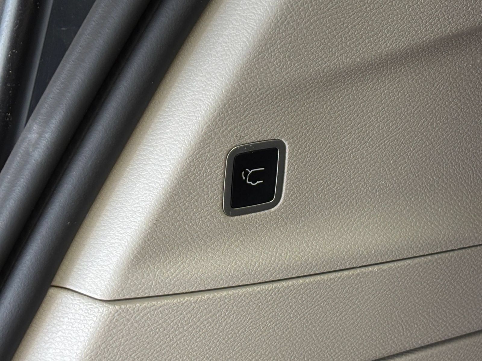 Used 2023 Chrysler Voyager LX FWD image 22