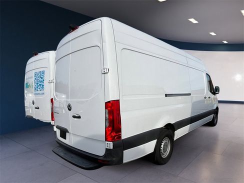 Used 2024 Mercedes-Benz Sprinter 2500 image 4