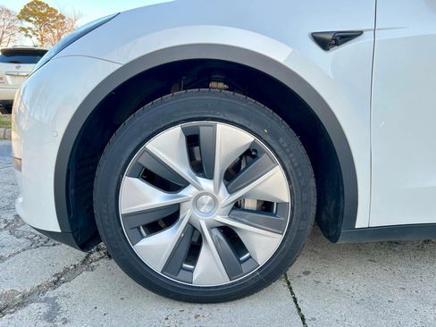Used 2021 Tesla Model Y Long Range AWD/4WD image 13