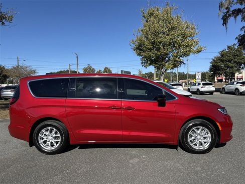New 2026 Chrysler Pacifica Select image 2