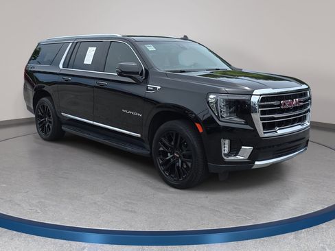 Used 2022 GMC Yukon XL SLT w/ SLT Luxury Package AWD/4WD image 3