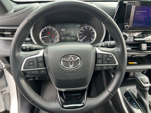 Used 2023 Toyota Highlander XSE image 10