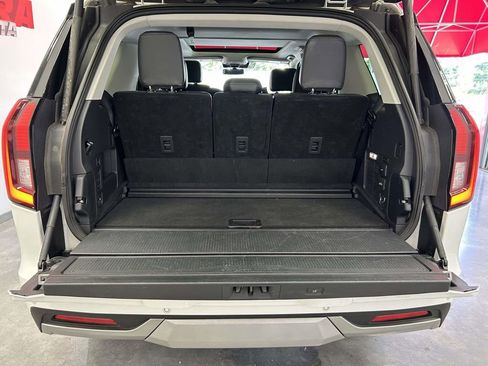 Used 2025 Ford Expedition Platinum AWD/4WD image 12