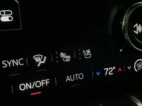 Used 2025 GMC Yukon AT4 AWD/4WD image 32