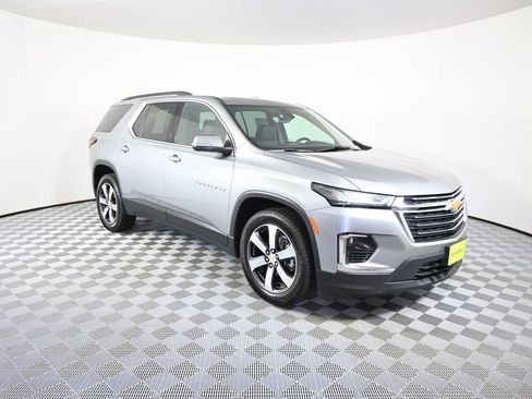 Used 2023 Chevrolet Traverse LT w/ LT Premium Package AWD/4WD image 9