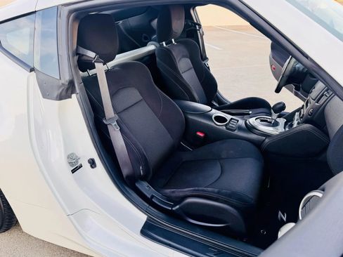 Used 2017 Nissan 370Z Touring image 16