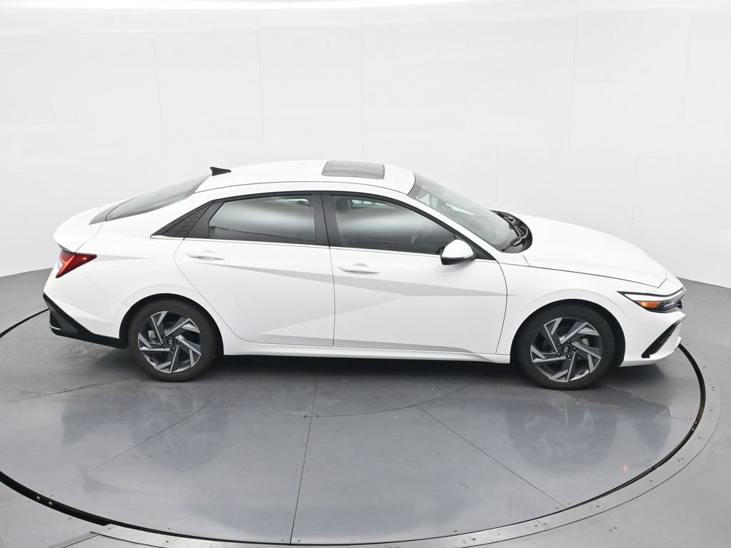 Used 2025 Hyundai Elantra Limited FWD image 23