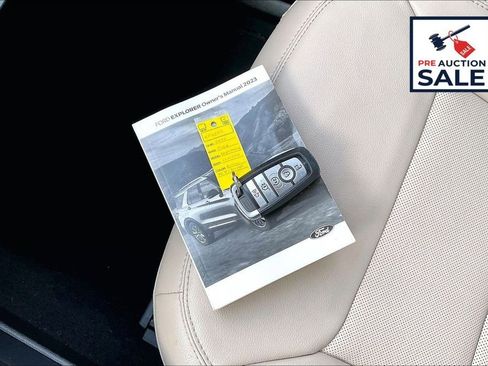 Used 2023 Ford Explorer Limited RWD image 11