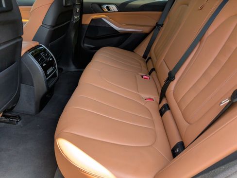 Used 2022 BMW X5 xDrive40i w/ M Sport Package AWD/4WD image 36
