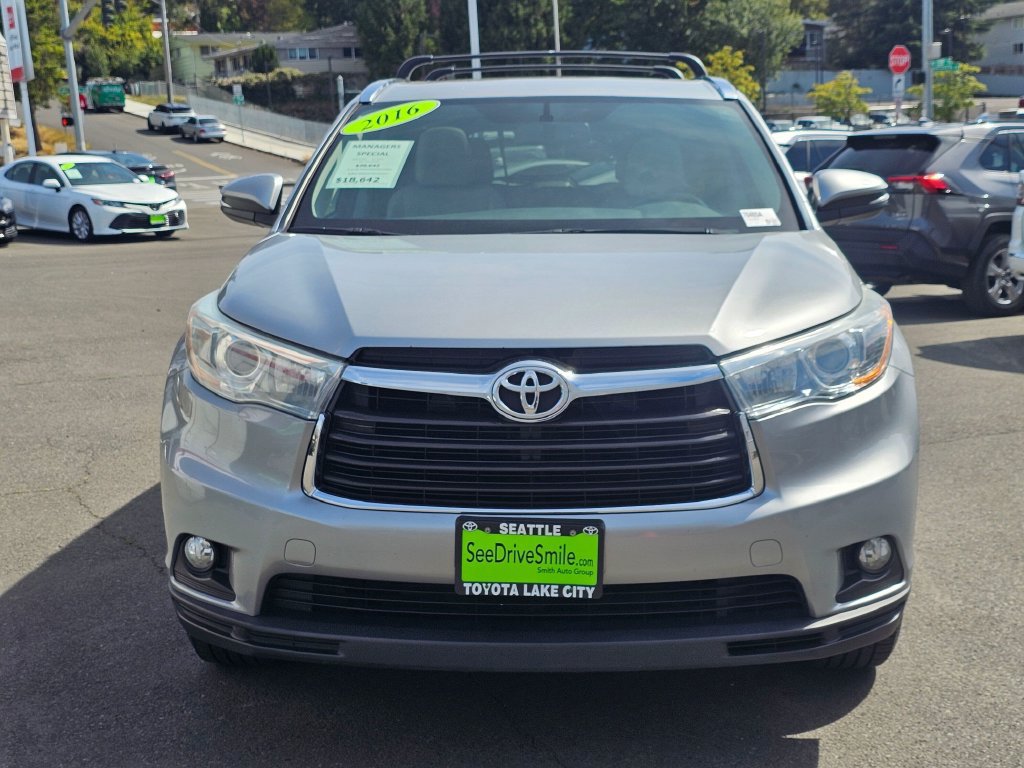 Used 2016 Toyota Highlander XLE AWD/4WD image 2