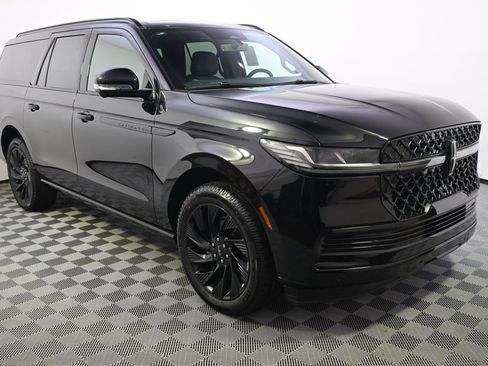New 2026 Lincoln Navigator L Reserve AWD/4WD image 8