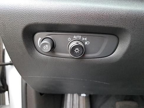 Used 2022 Chevrolet Traverse LT FWD image 26