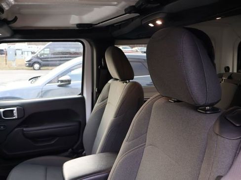 Used 2024 Jeep Wrangler Sport S image 8