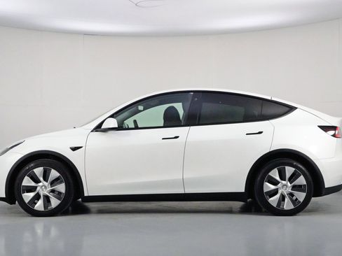 Used 2021 Tesla Model Y Long Range image 9