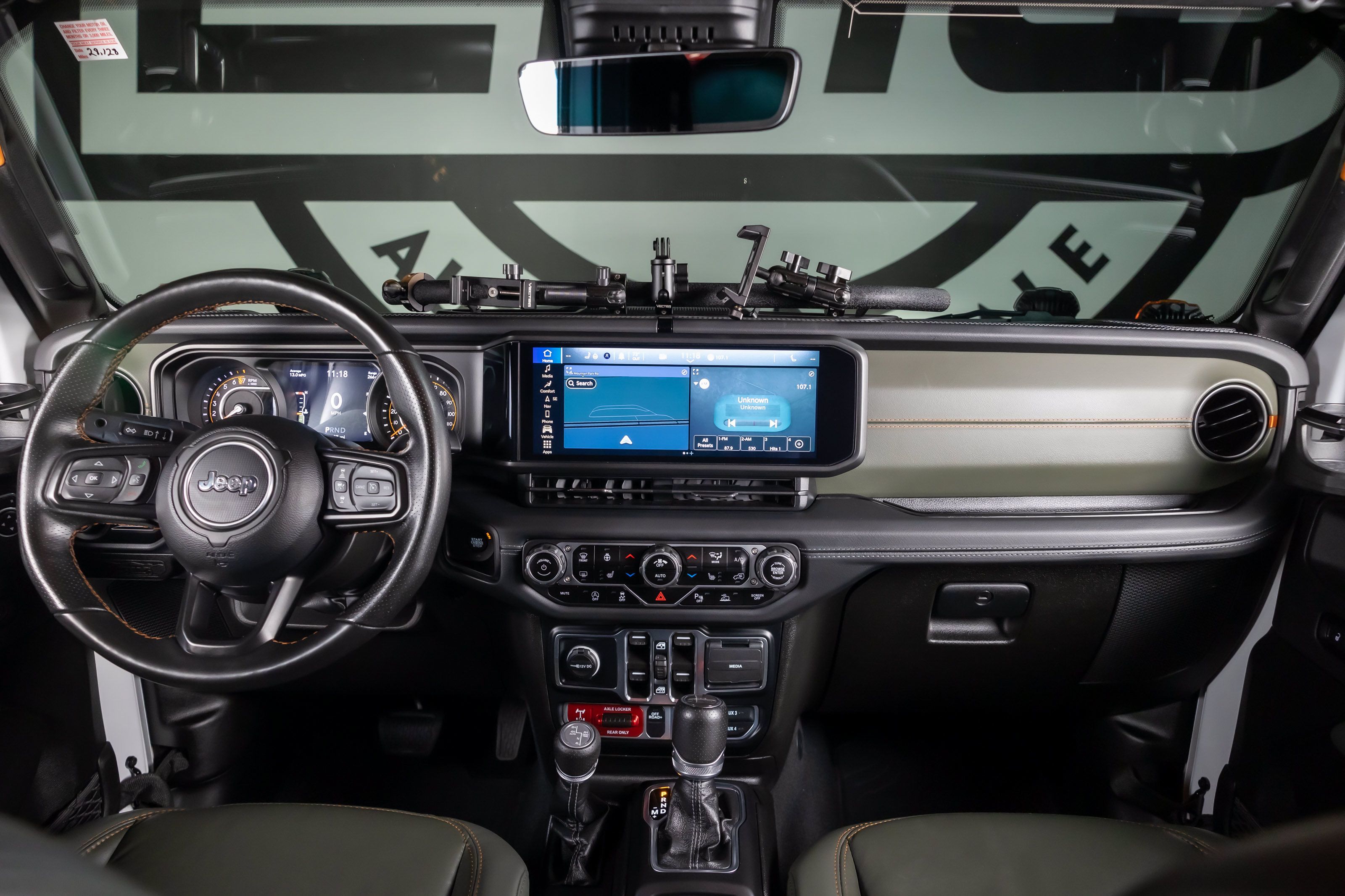 Used 2024 Jeep Gladiator Mojave AWD/4WD image 3