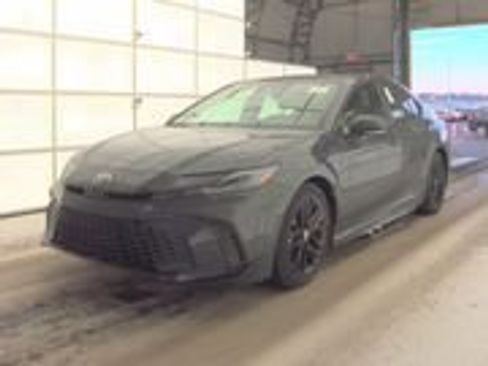 Used 2025 Toyota Camry SE w/ Convenience Package image 1