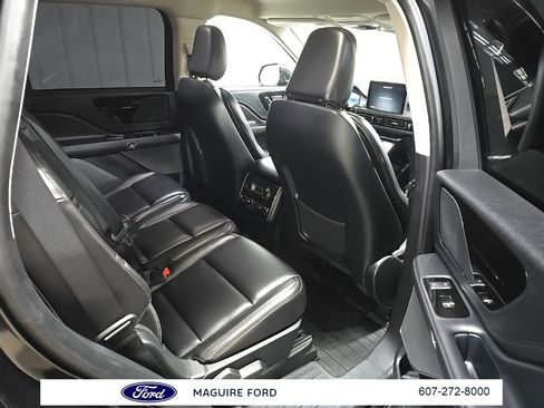 Used 2022 Lincoln Aviator AWD w/ Elements Package image 17